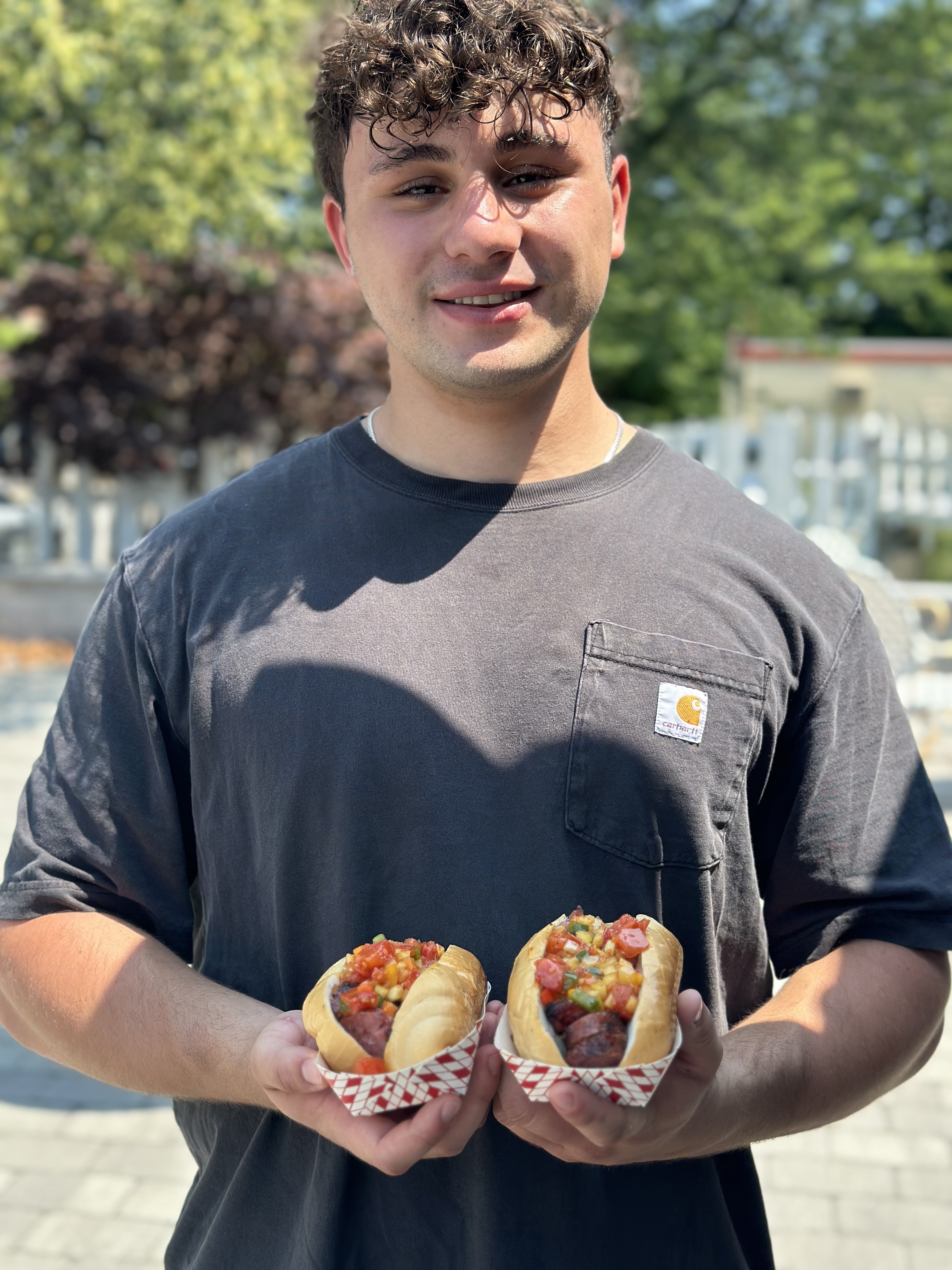 Brazilian sausage with vinaigrette on bread